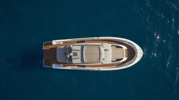 Alquiler de barco sin licencia EGO 500CS Yamaha 15cv - Imagen 2