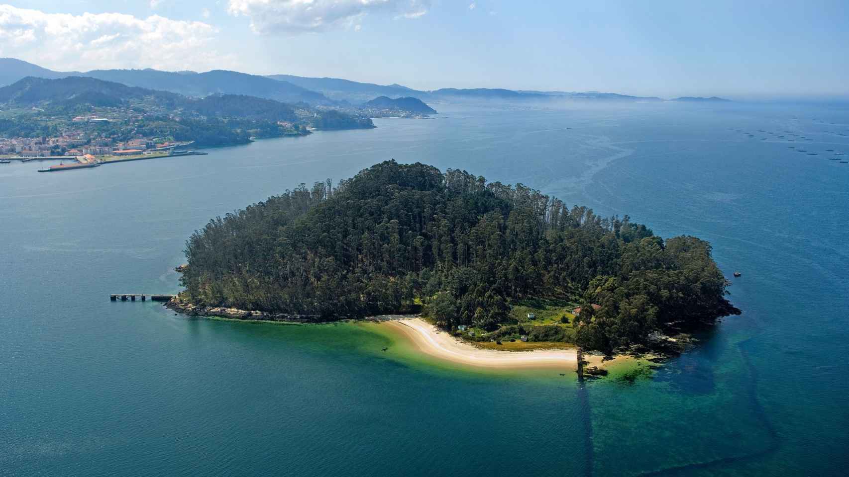 Isla de Tambo, Ría de Pontevedra — barco con licencia O Grove
